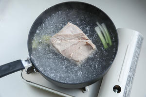 梅菜扣肉-胡姬花古法小榨花生油的做法 步骤3