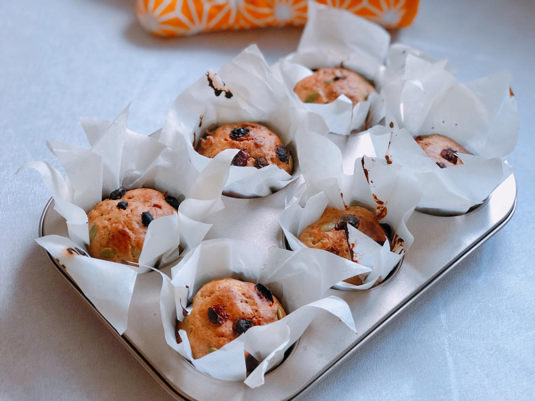 只需搅拌入烤箱的香蕉麦芬