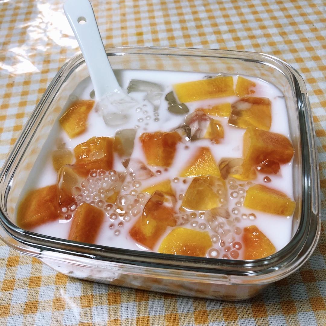 草莓味哒小仙女做的椰汁木瓜西米露