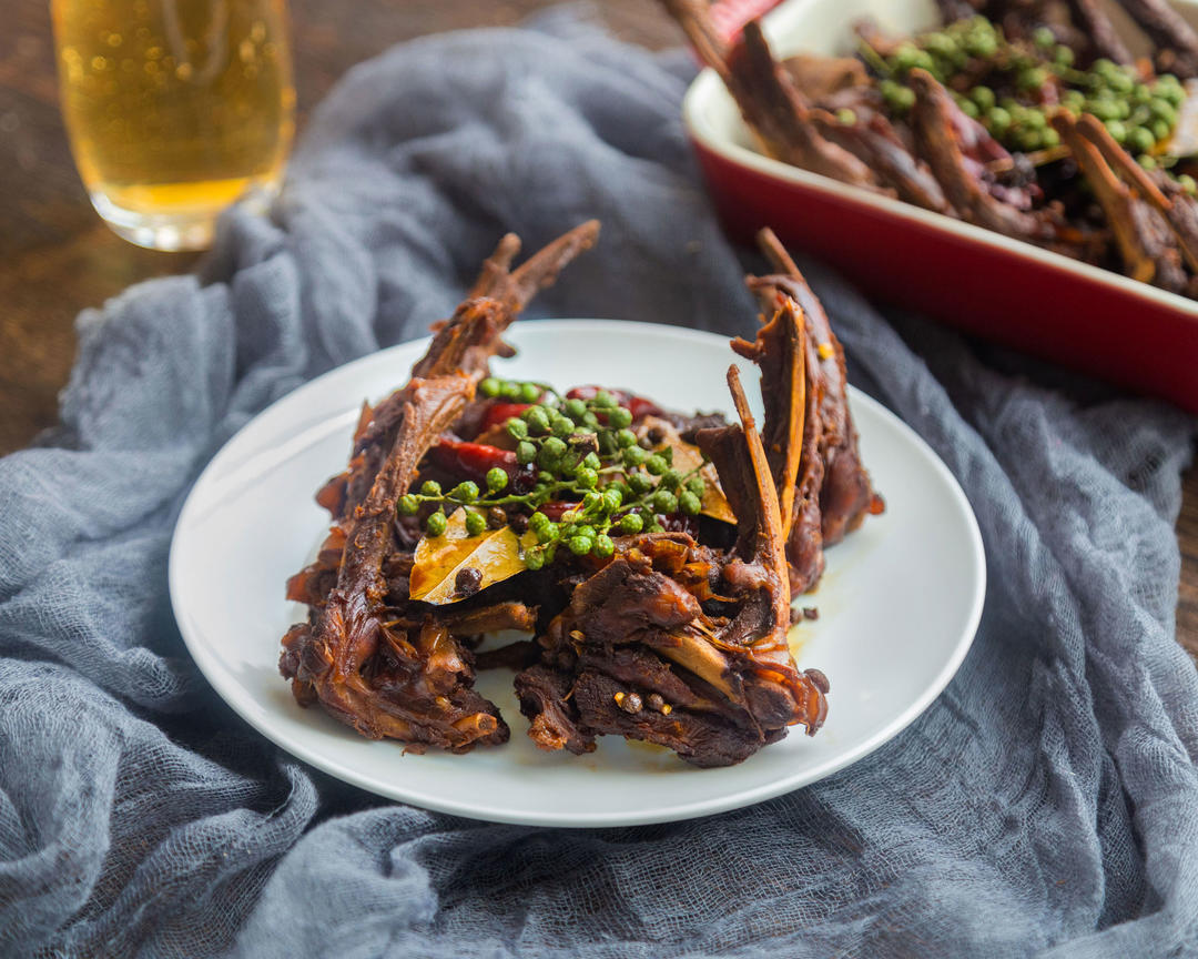 麻辣鸭锁骨的做法