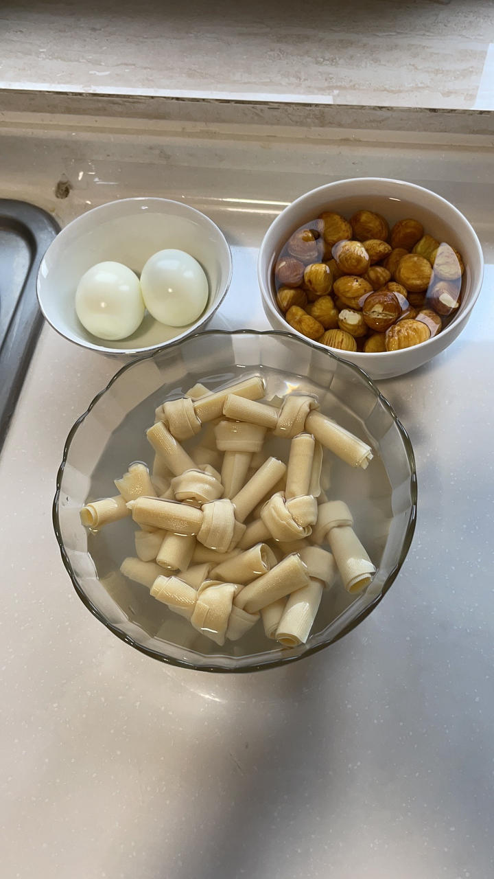 秋日里金灿灿的板栗焖排骨