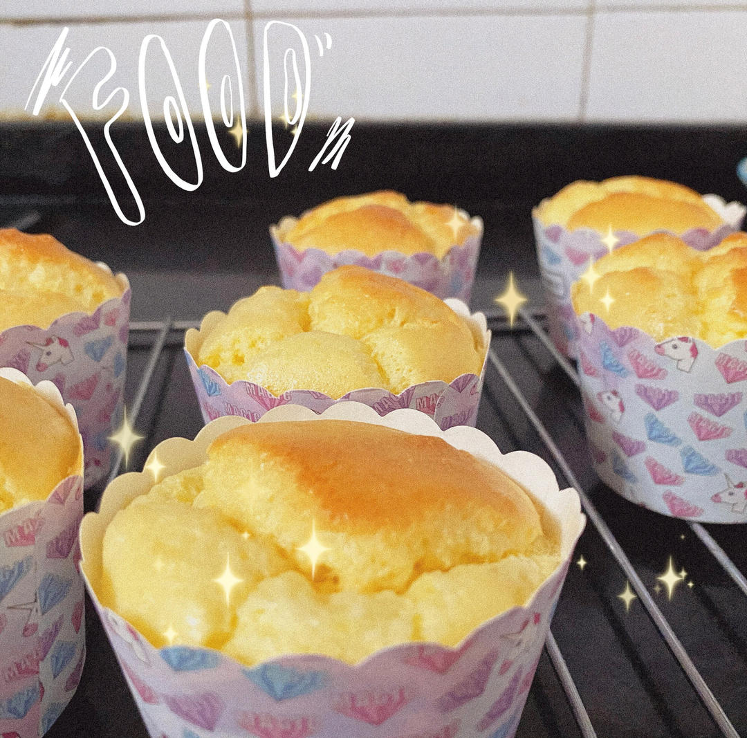 普通面粉制作而成的小纸杯蛋糕