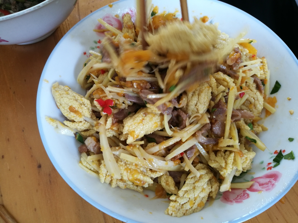凉拌粽包米的做法