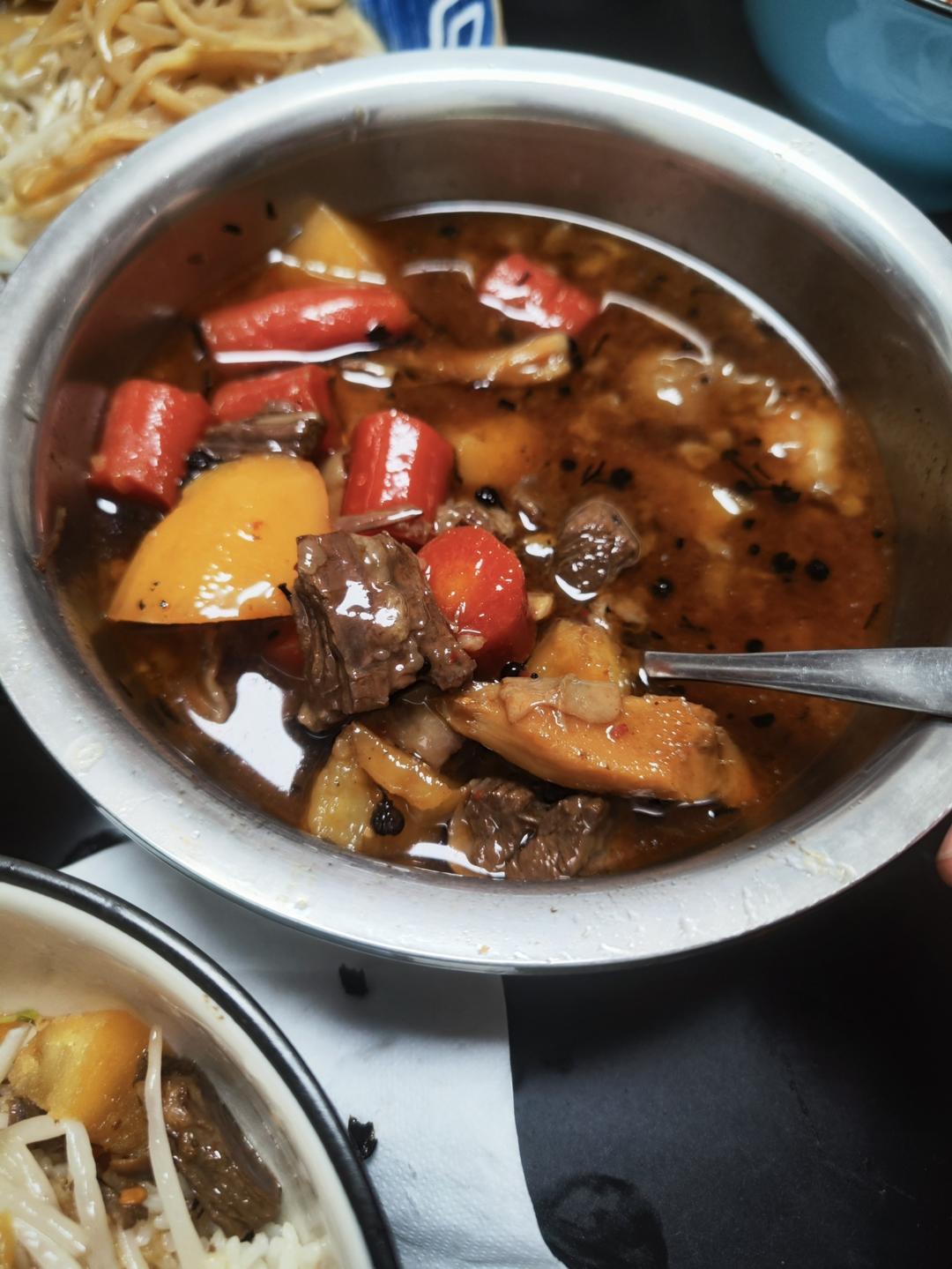 土豆焖牛腩