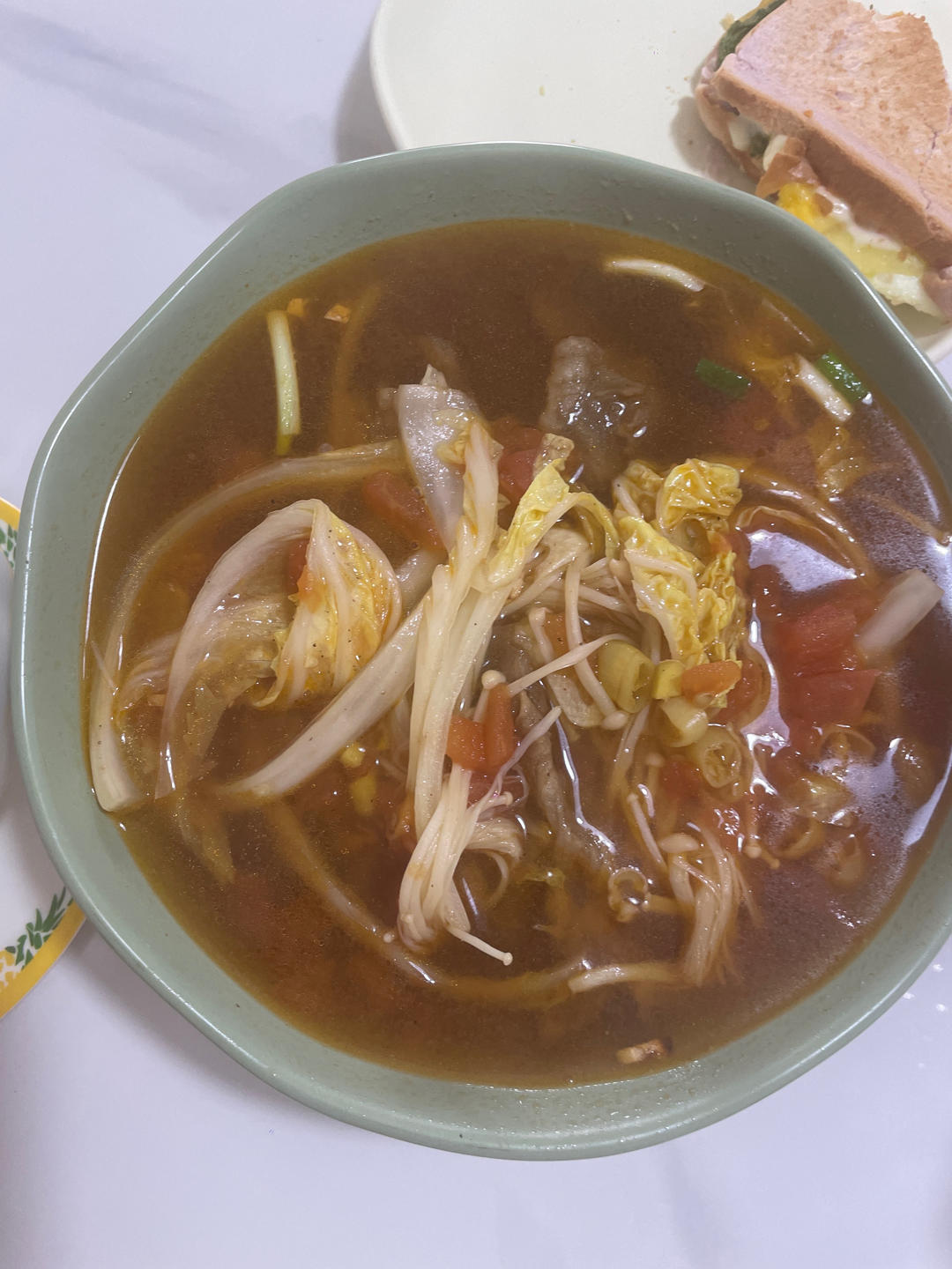 金针菇番茄肥牛卷