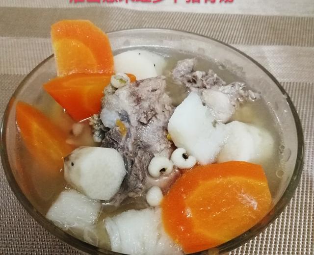 【20款家常老火汤】淮山薏米红萝卜猪骨汤的做法