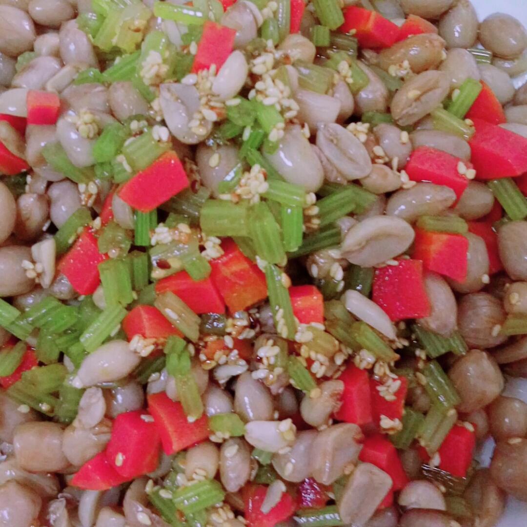 凉拌芹菜花生米胡萝卜