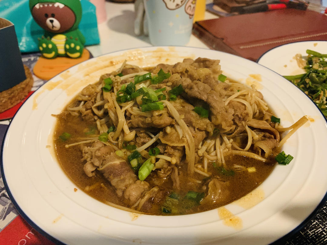 沙爹金菇肥牛粉丝煲