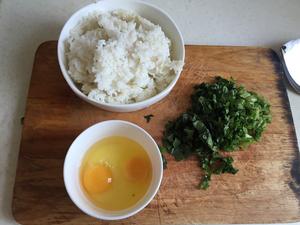 莴笋叶蛋炒饭的做法 步骤1