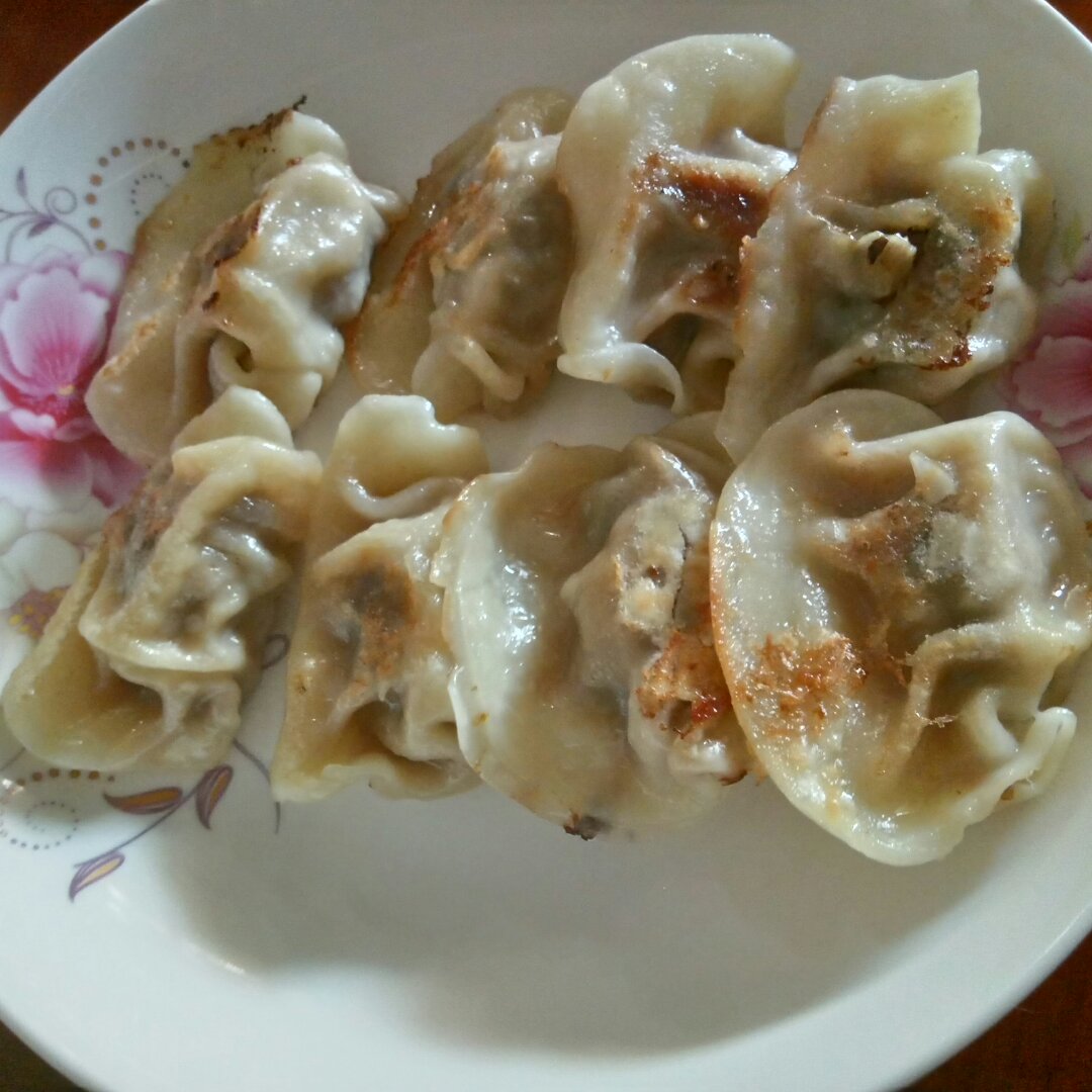 速冻水饺吃腻了吗~变锅贴吧(๑´ڡ`๑)