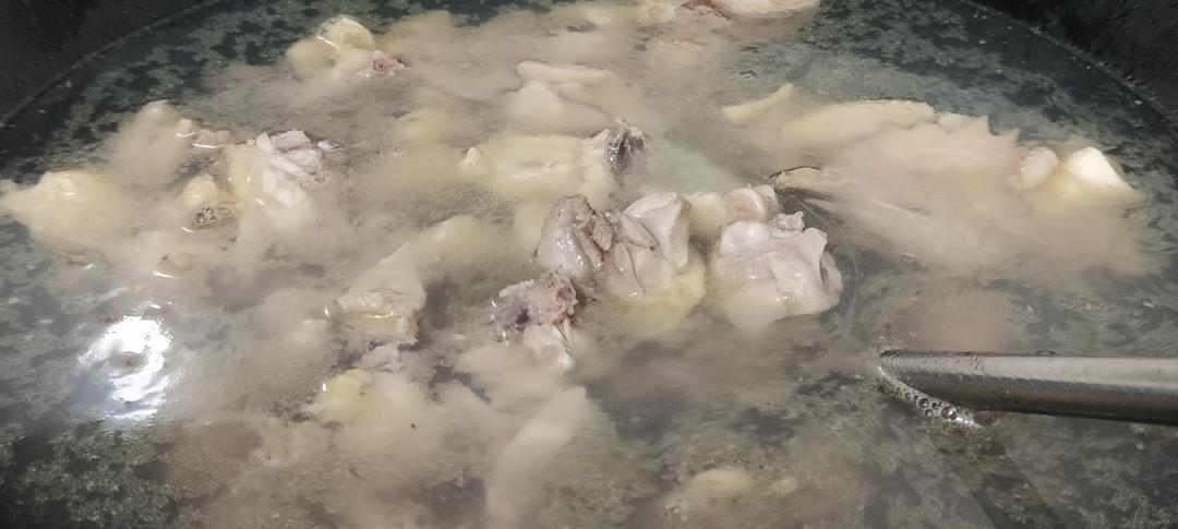 滋补土鸡汤（没用一滴油，鲜美醇香）的做法 步骤4