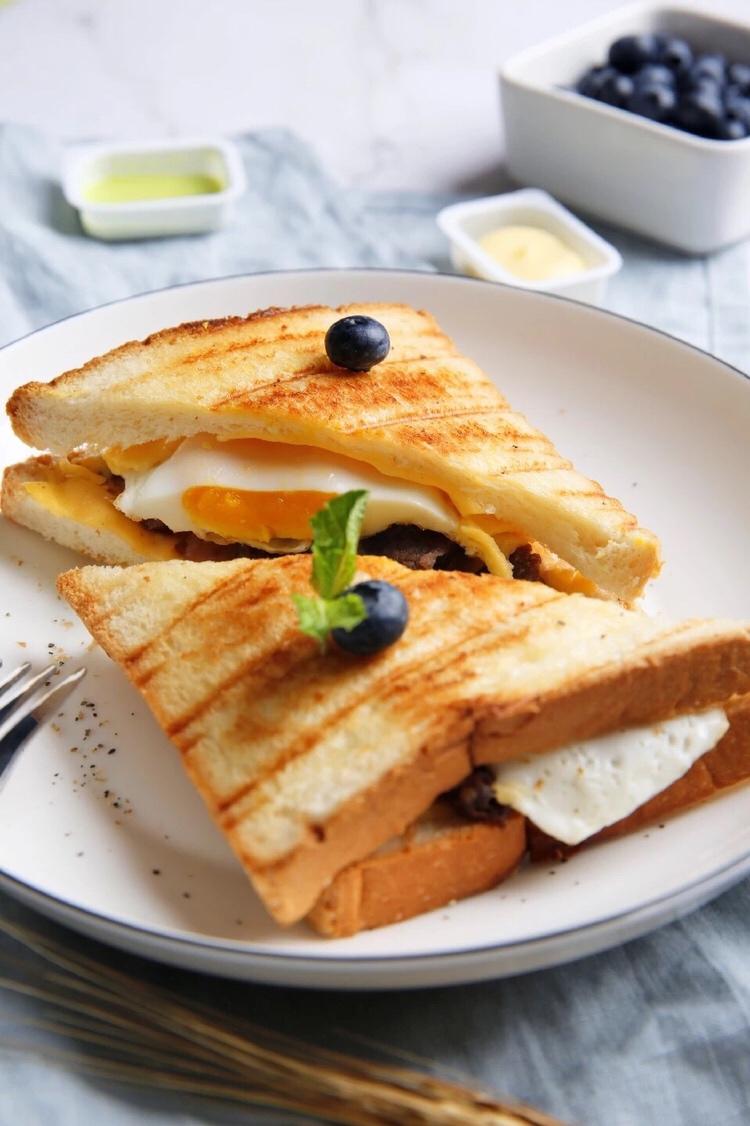 减脂-牛肉芝士蛋三明治的做法