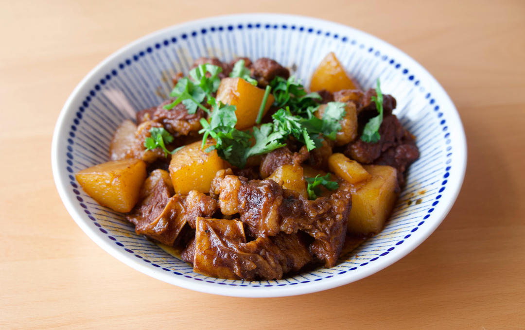 小土豆烧牛肉，红烧牛腩，好吃到舔盘