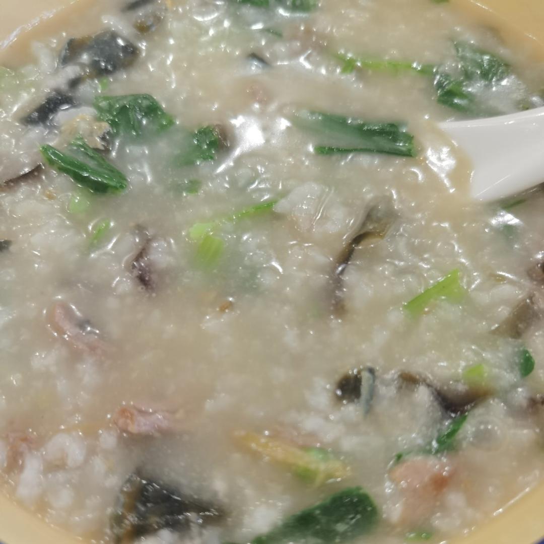 妈妈👩教我做的皮蛋瘦肉粥🥣简单快捷美味😋