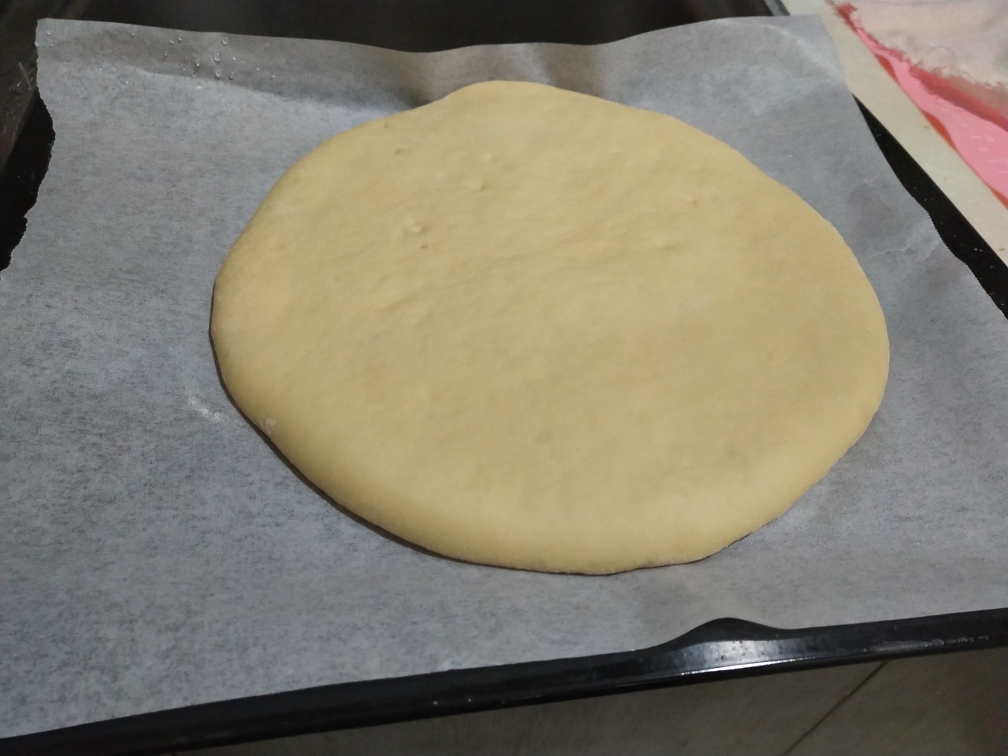 含宣软饼皮做法、自己在家也能做出馅料十足、超拉丝的美味诱人披萨的做法 步骤8