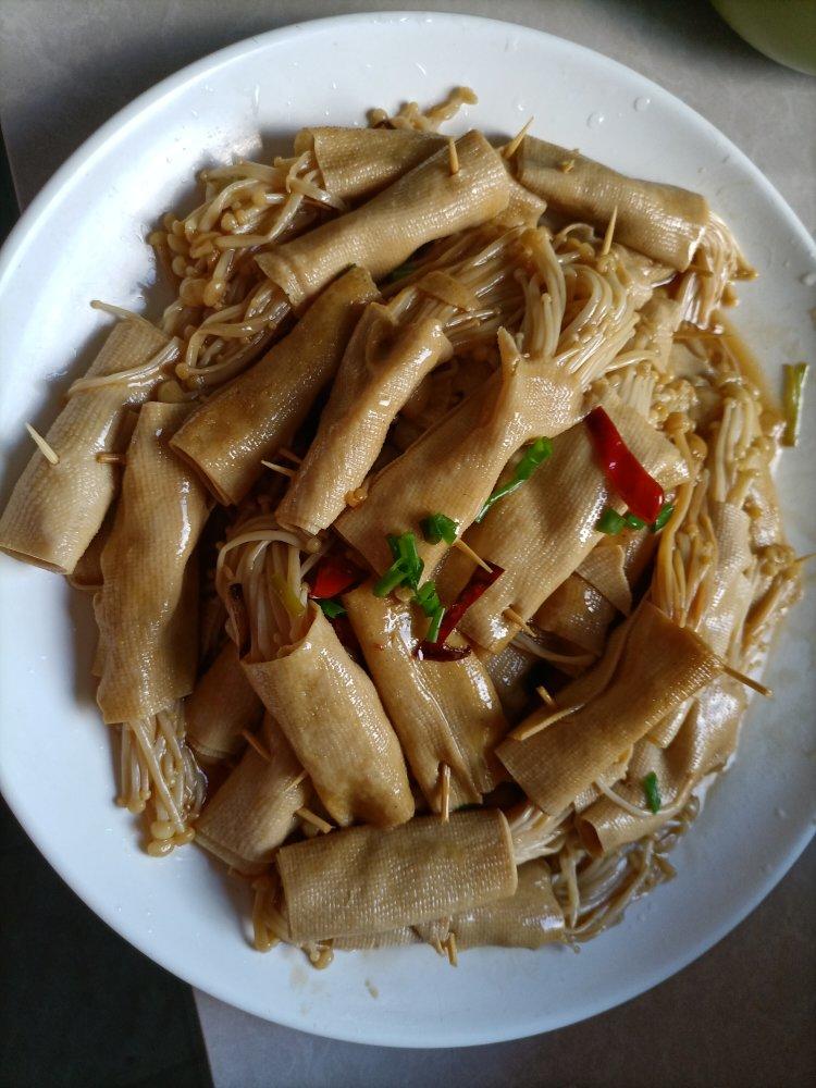 金针菇豆皮卷