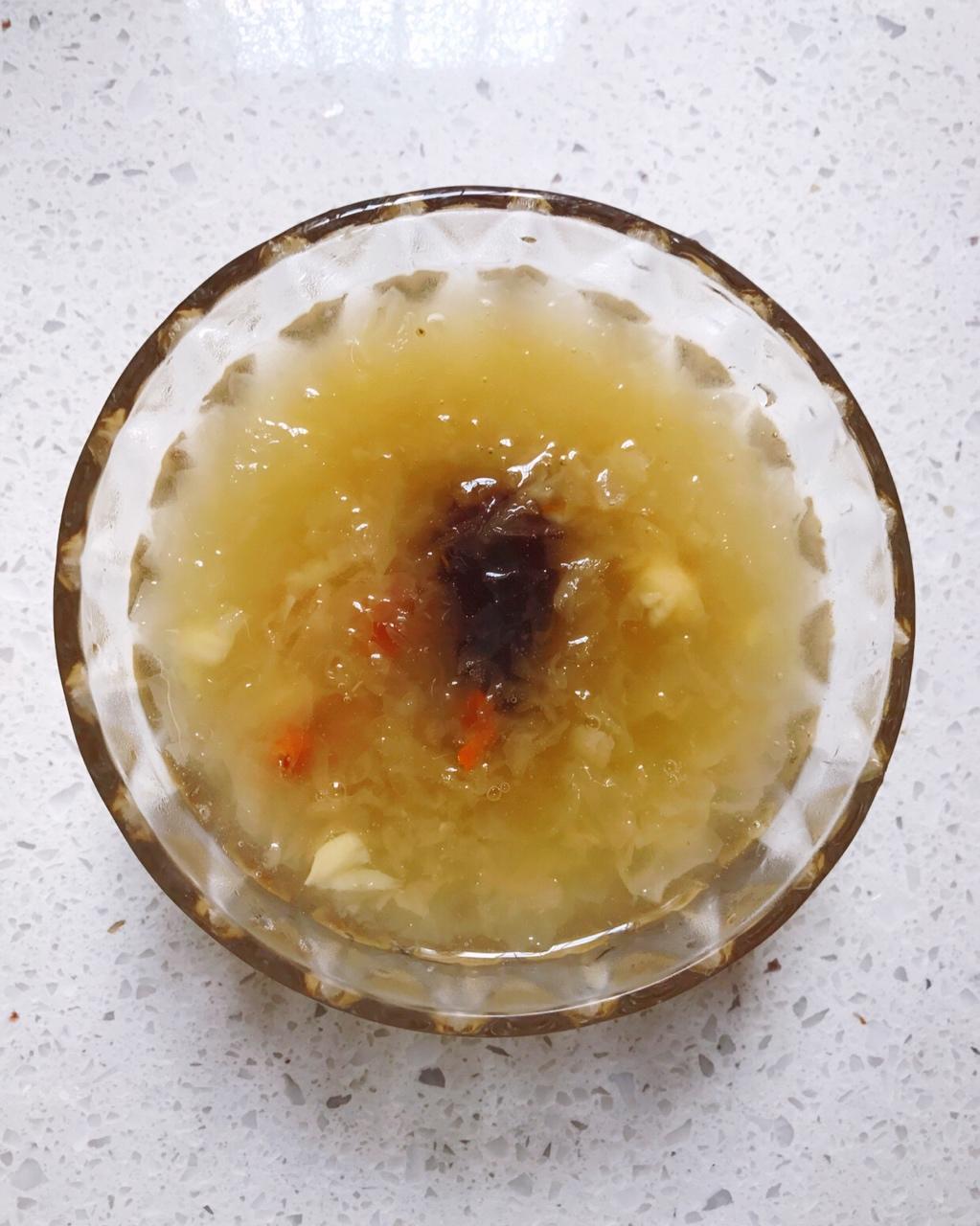 桂圆红枣银耳莲子羹