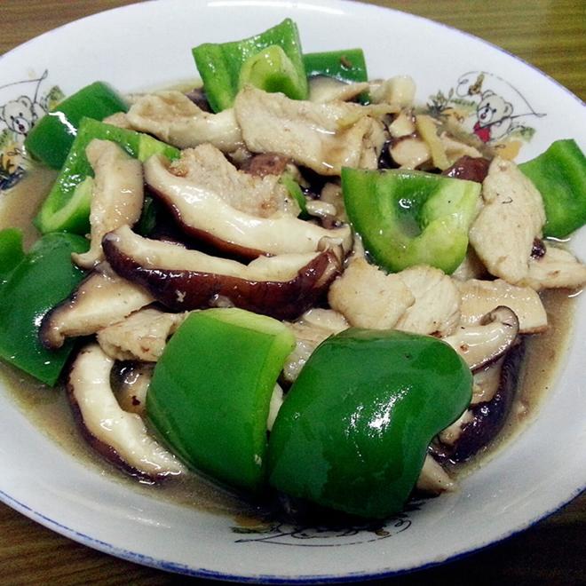 香菇青椒炒肉丝的做法