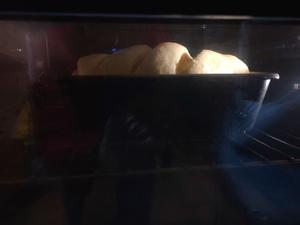 低筋面粉版奥地利小胡的奶香面包的做法 步骤7