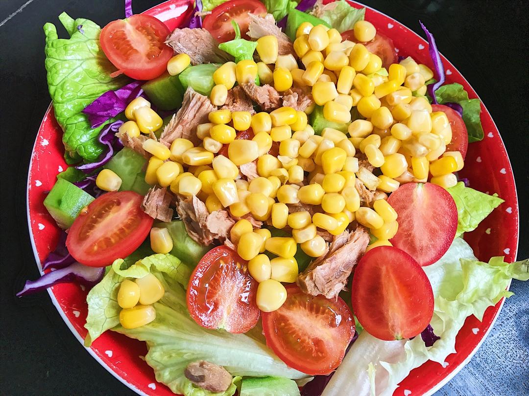 减肥的好帮手--三色金枪鱼沙拉