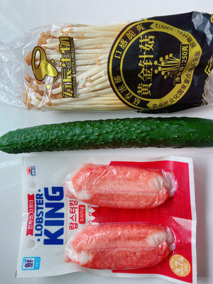 【夏日开胃菜】凉拌蟹柳金针菇的做法 步骤1