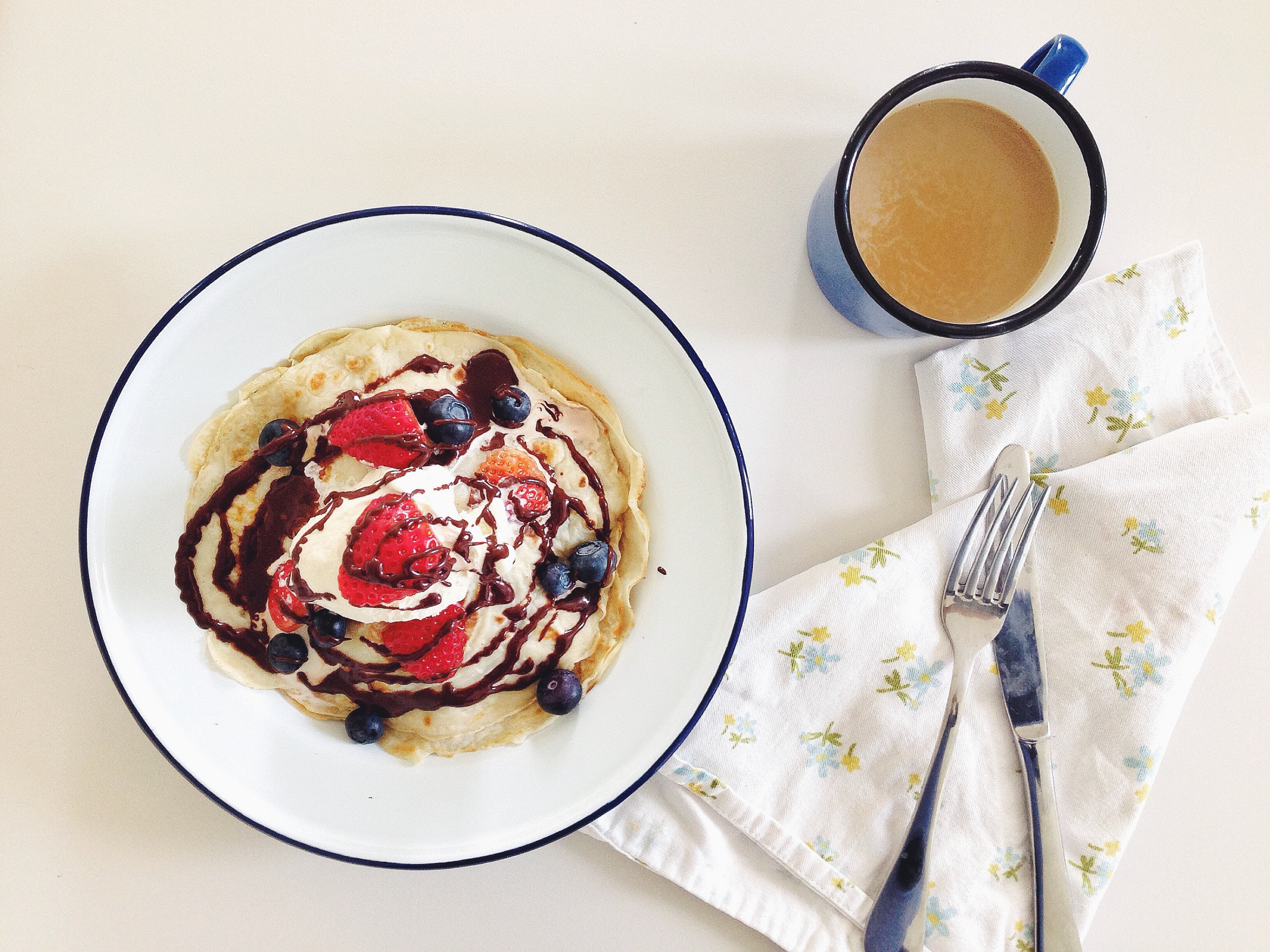 草莓巧克力可丽饼chocolate and strawberry crepe with icecream