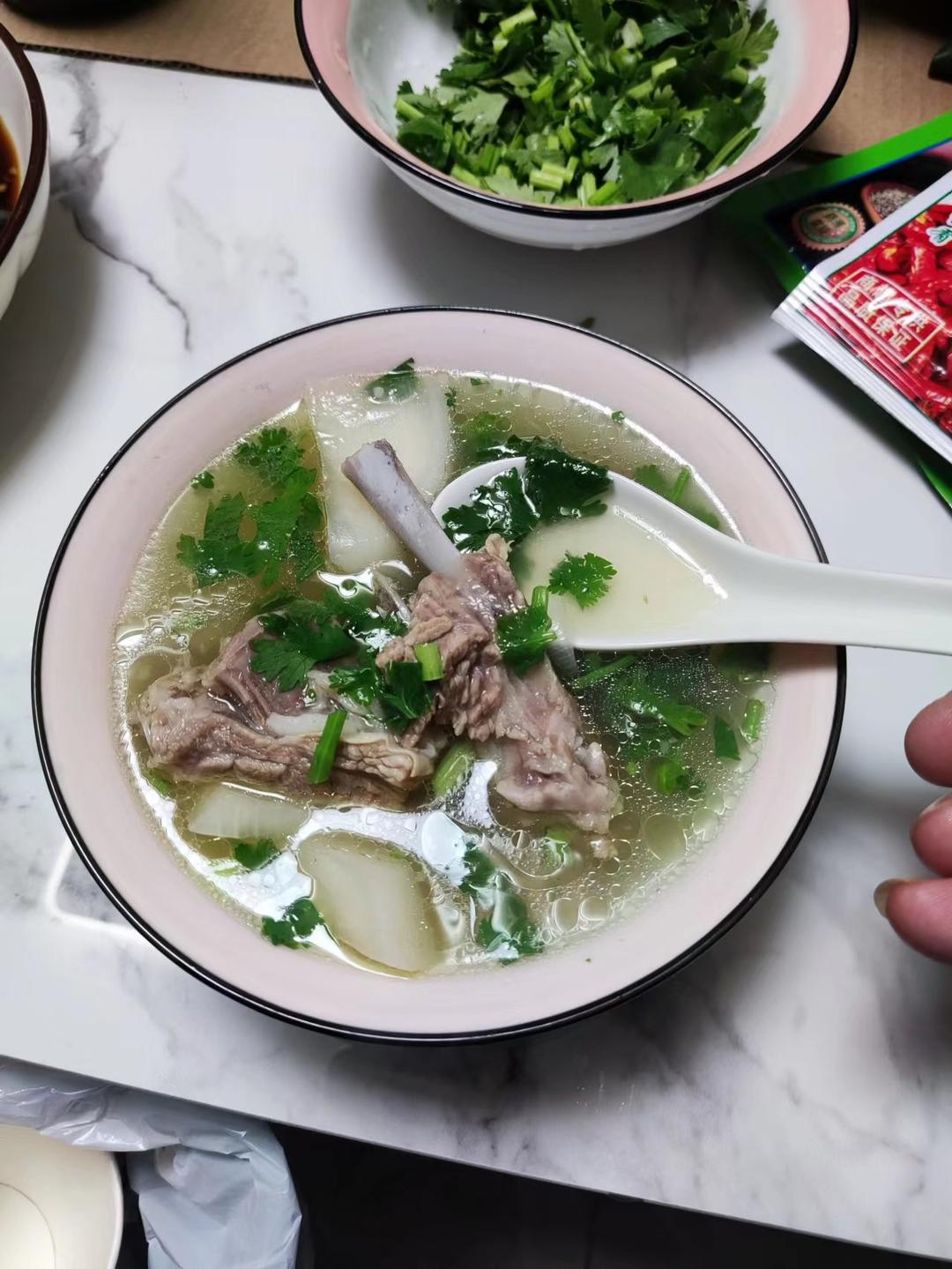 清炖滋补羊排汤