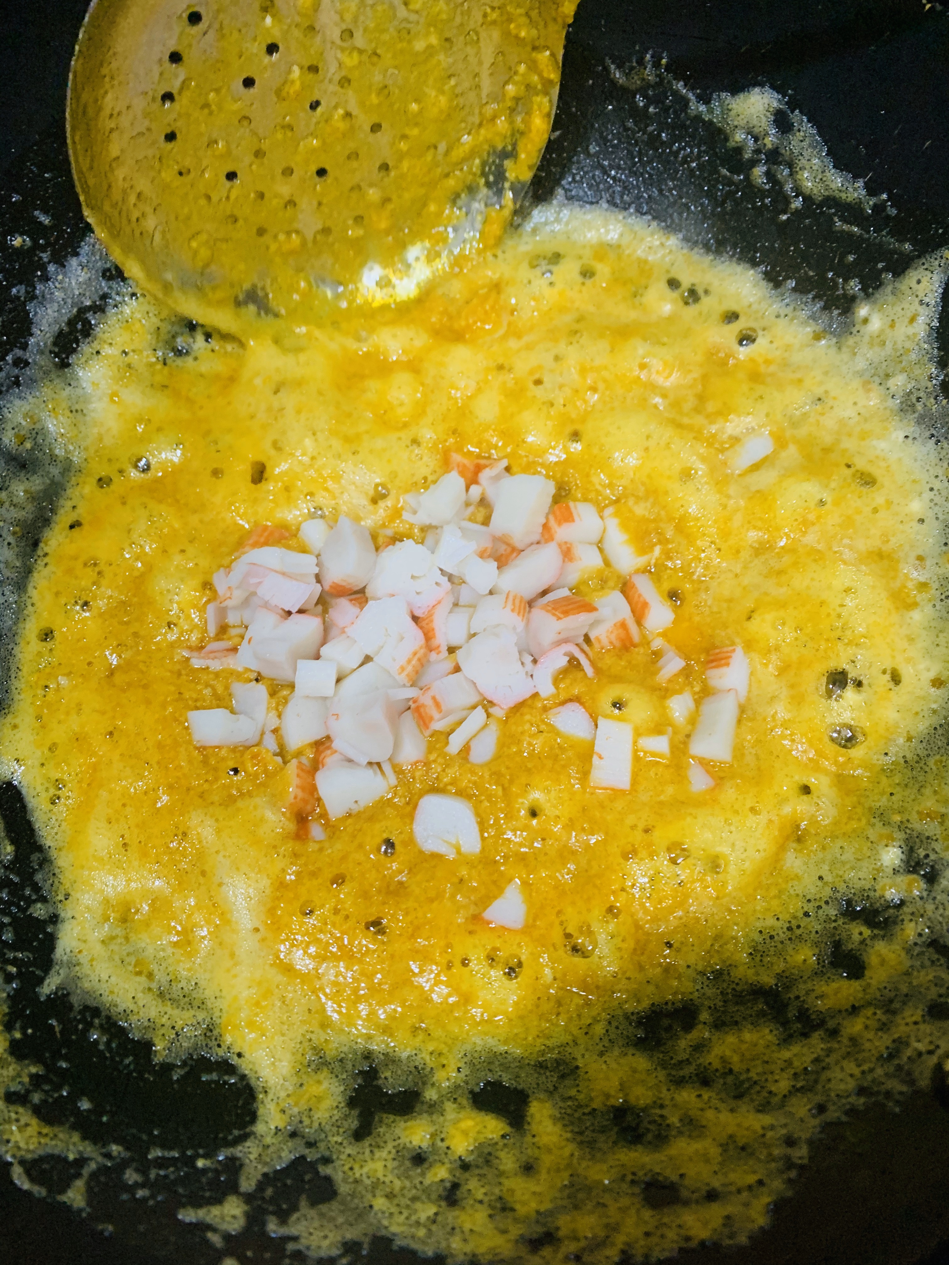 咸蛋黄版蟹黄豆腐的做法 步骤6