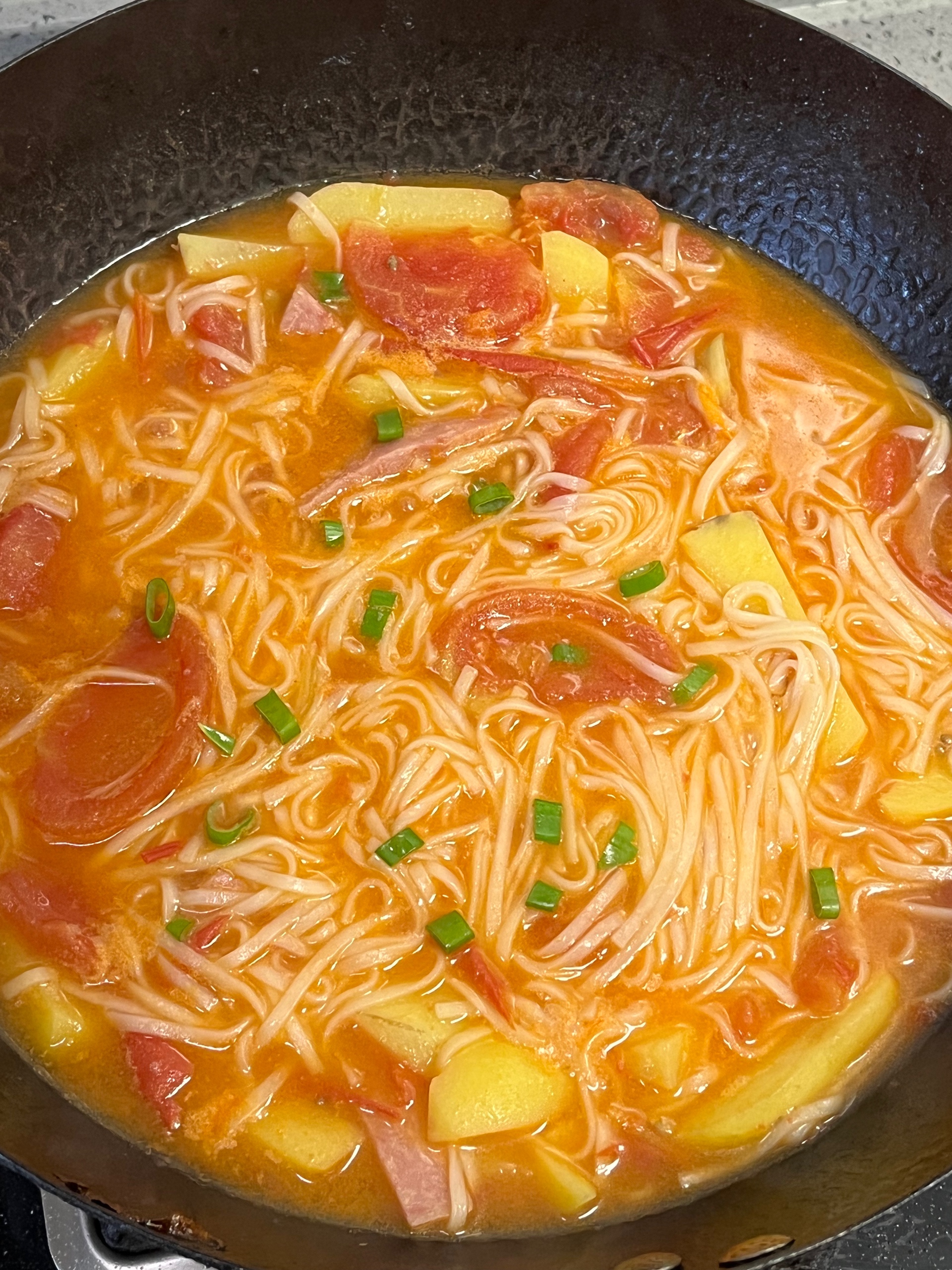 番茄土豆炝锅面的做法