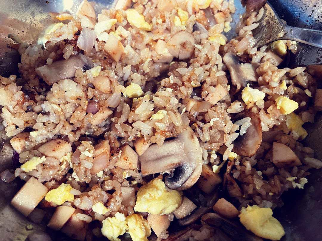 超级好吃的酱油火腿蛋炒饭！