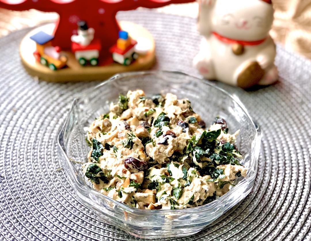 金枪鱼羽衣甘蓝沙拉——相信我，不爱吃金枪鱼的你也一定会爱上