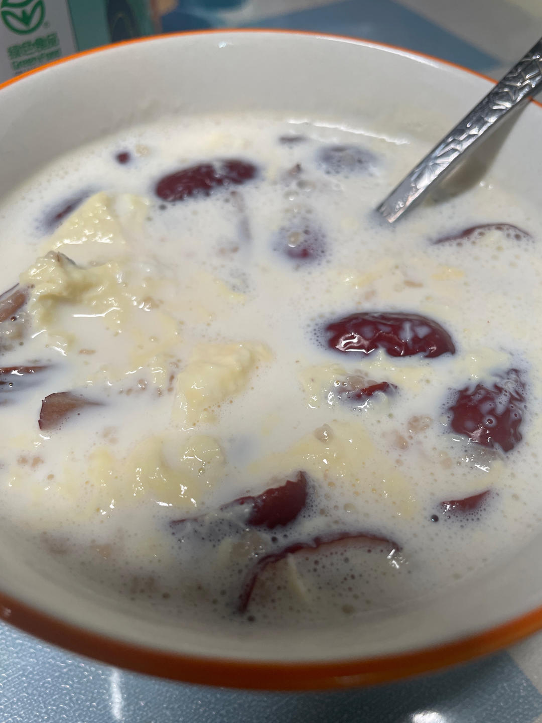 牛奶鸡蛋燕麦粥