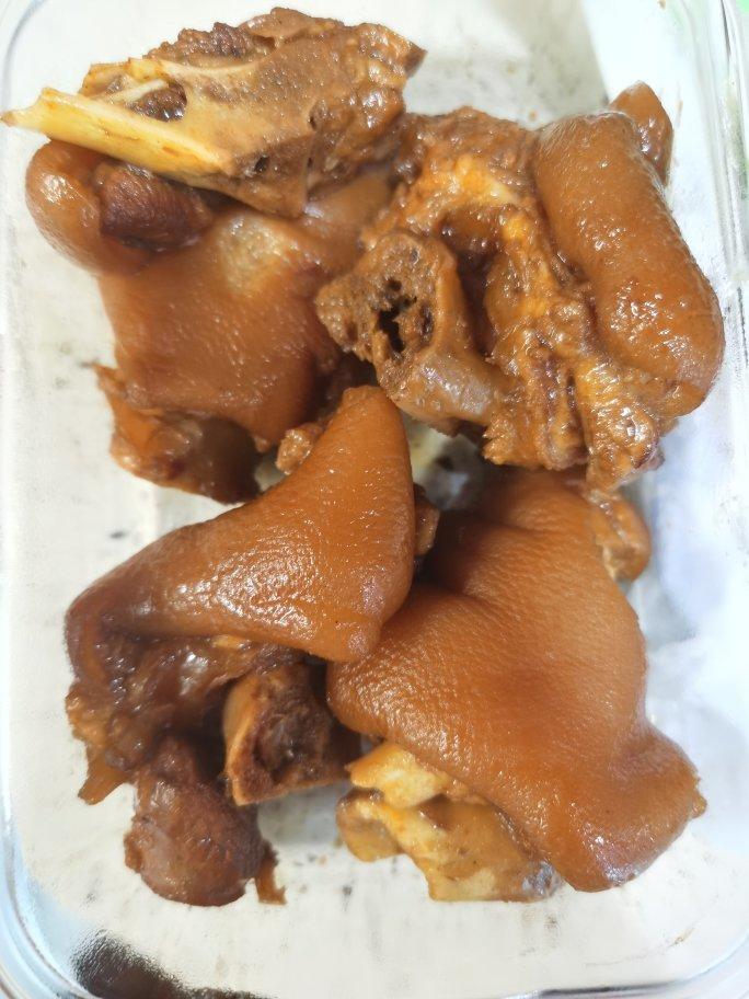 红烧猪蹄，酱香味，超级过嘴瘾的卤猪蹄