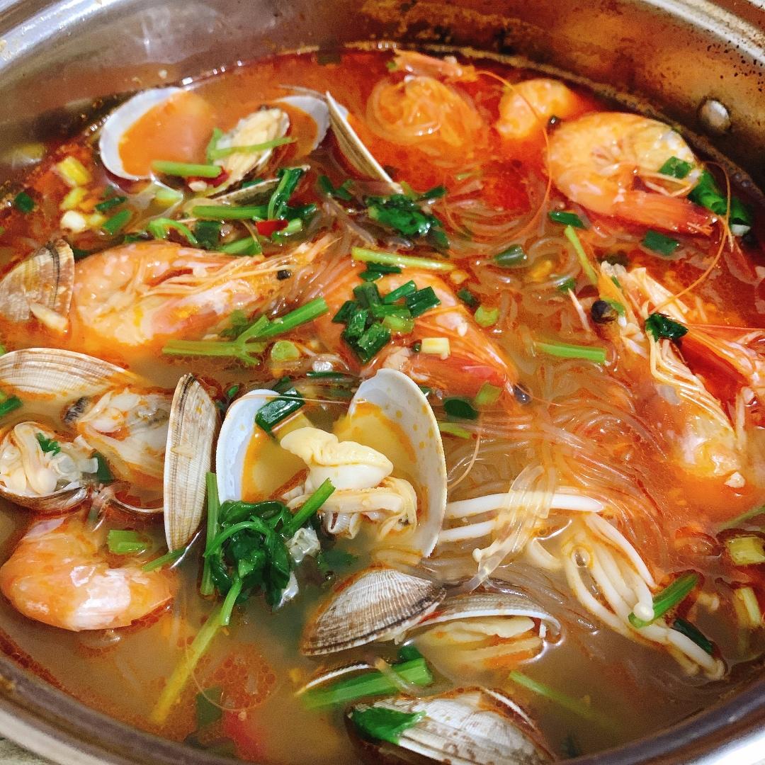 鲜到爆的花甲粉丝煲