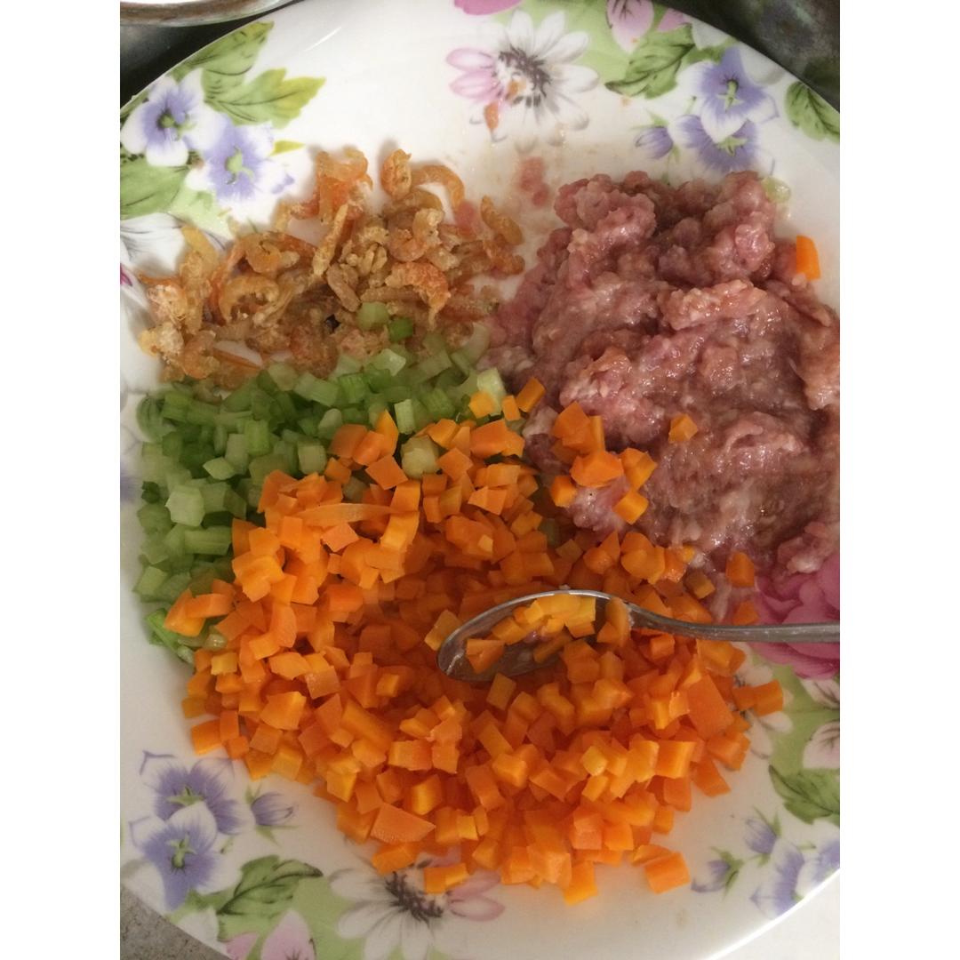 芹菜胡萝卜猪肉水饺