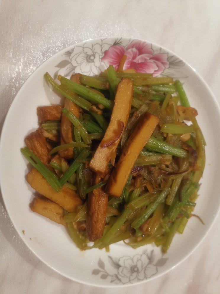 芹菜炒香干