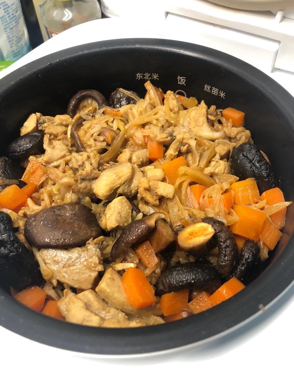 【香菇鸡肉焖饭】