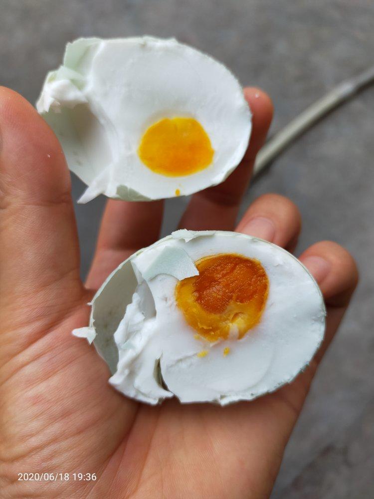100%出油，原来流油的咸鸭蛋是这样做的——自制咸鸭蛋（多动图，孔瑶的食谱）