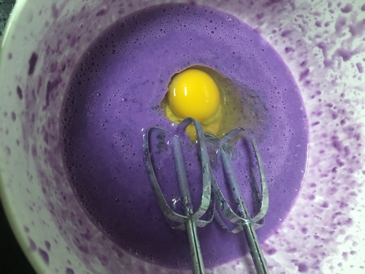 紫薯牛奶鸡蛋蝴蝶面-宝宝辅食的做法 步骤3