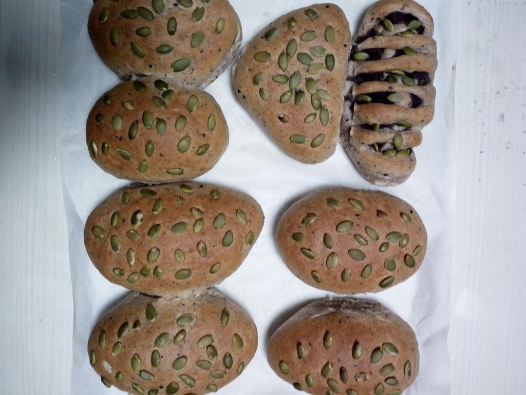 红豆/肉松麻薯软欧面包+石榴茶【曼食慢语】