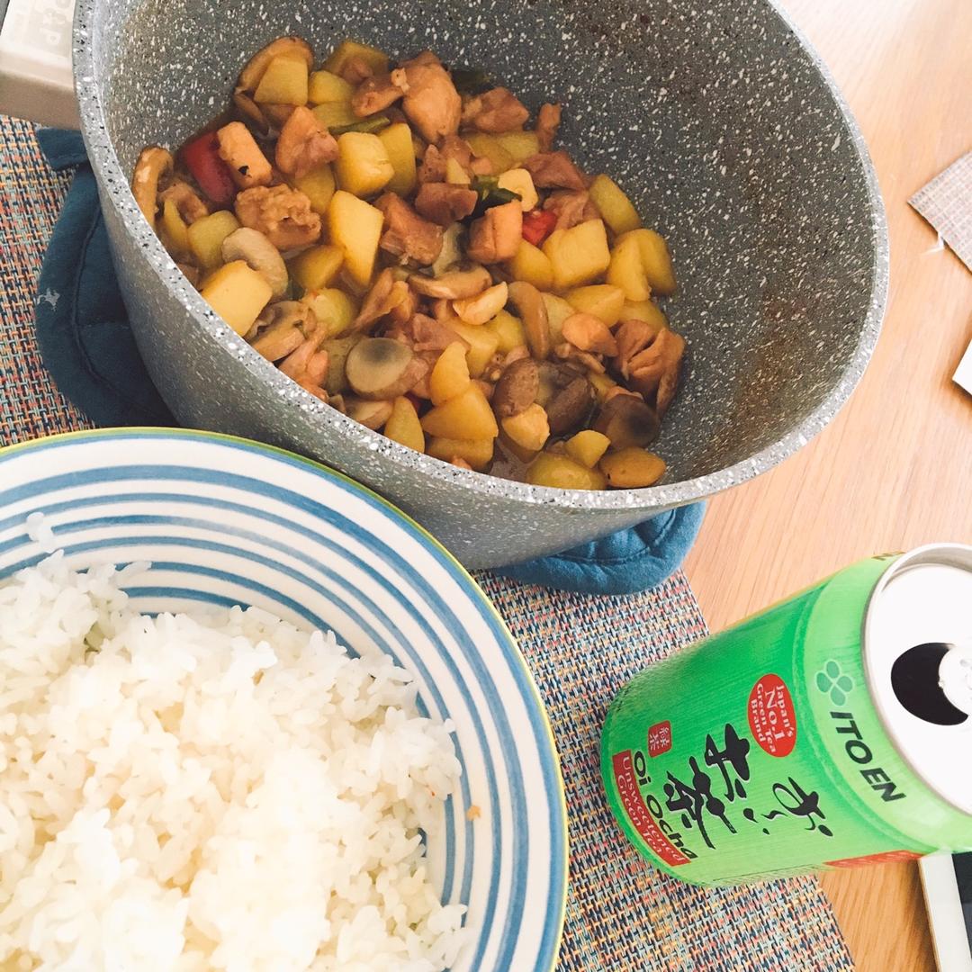 【黄焖鸡米饭】