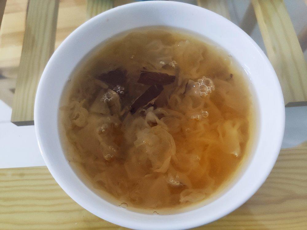 冰糖银耳红枣汤