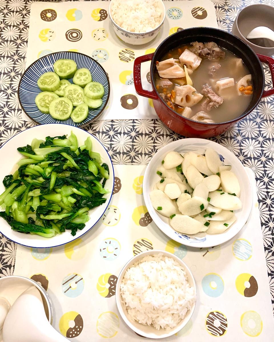 花生莲藕排骨汤