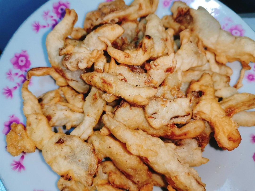 干炸蘑菇最家常做法 外酥里嫩鲜香可口 撒上椒盐竟然能吃出肉味