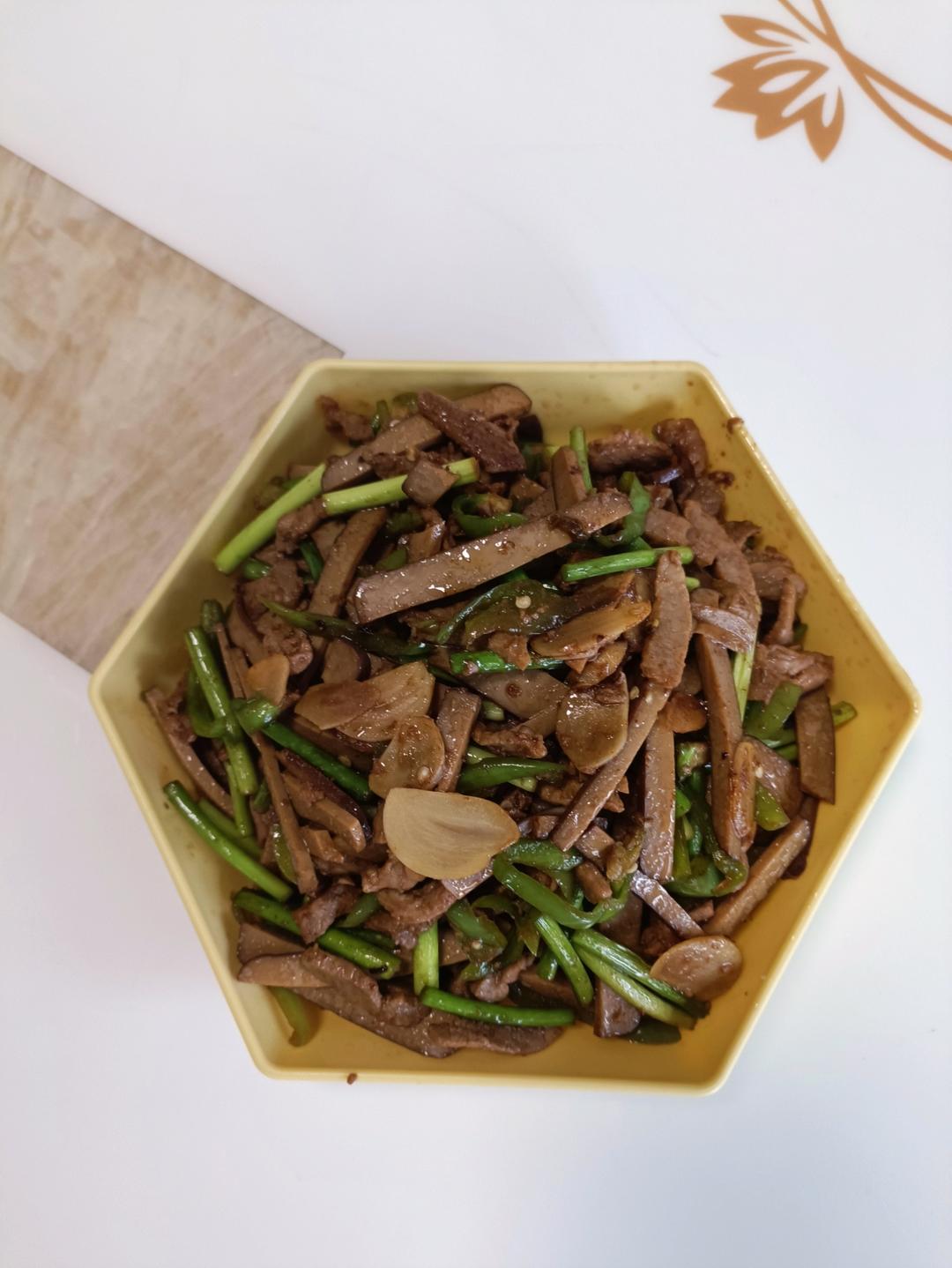 青椒鸡蛋干炒肉