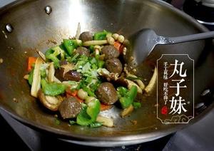 养生又美味—蚝油杂菌肉丸煲的做法 步骤4