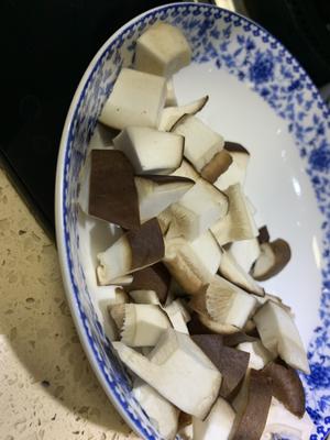 【下班】【快手菜】组合—香菇炖豆腐的做法 步骤2