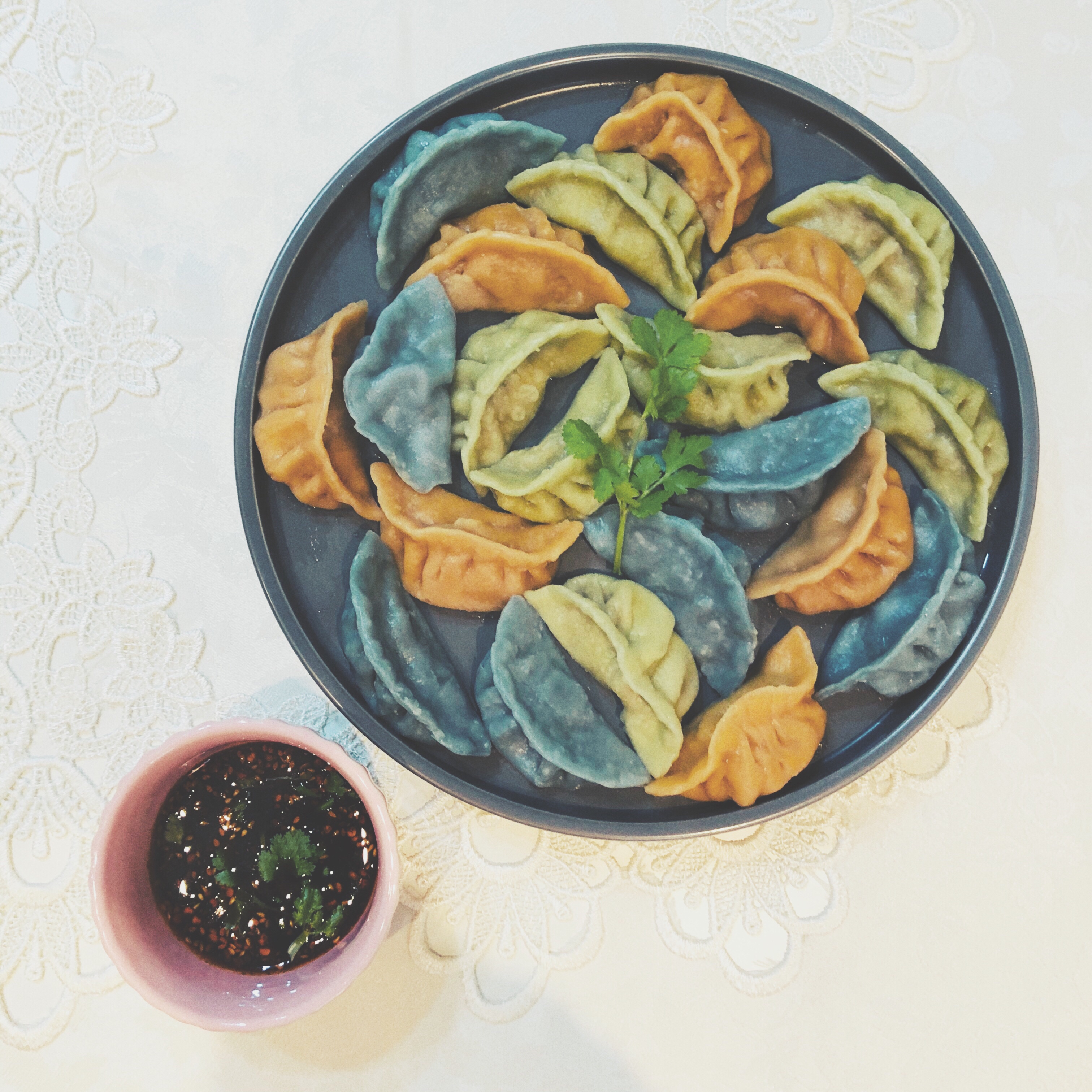 彩色水饺（胡萝卜、蝶豆花、小白菜）