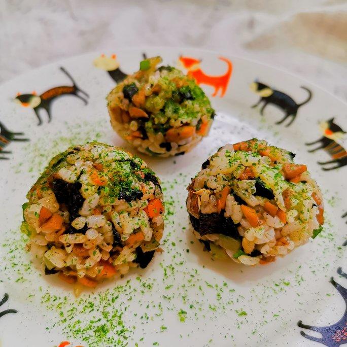 小盆友超爱的肉松饭团子