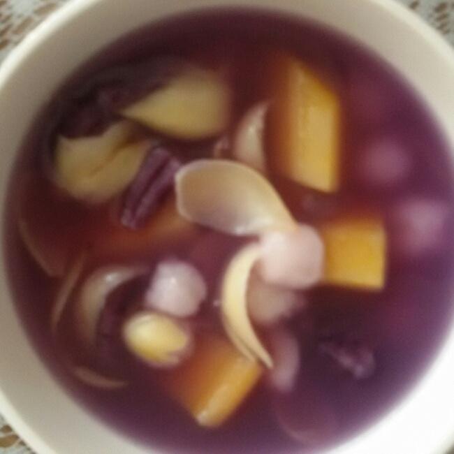 紫薯红薯百合圆子汤的做法